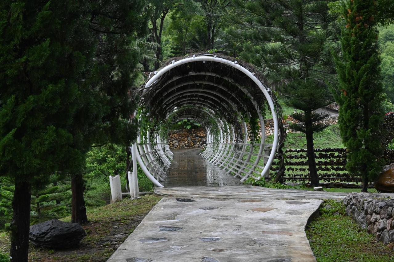 Swiss Valley Hip Resort Suan Phueng Exterior photo