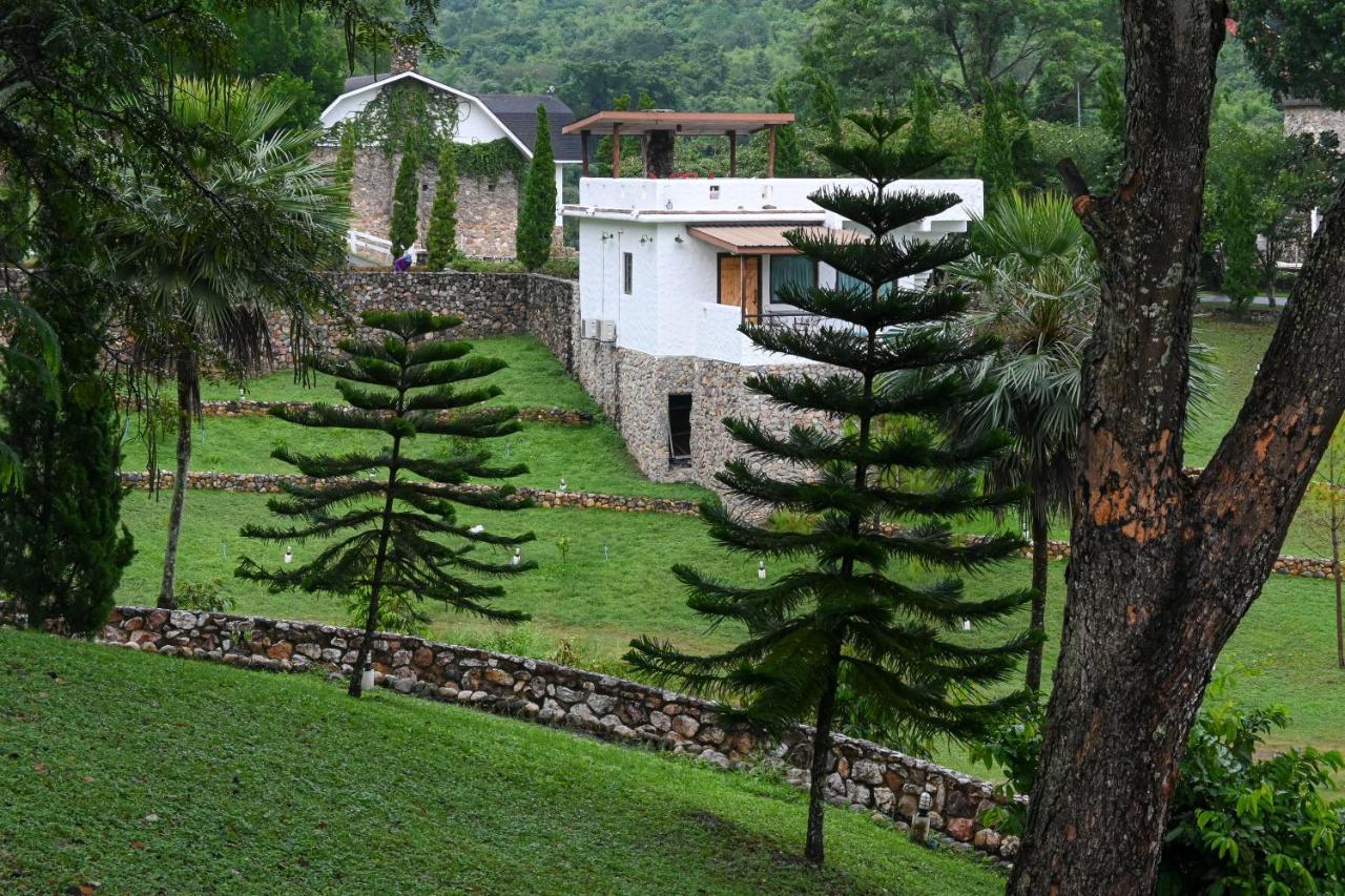 Swiss Valley Hip Resort Suan Phueng Exterior photo