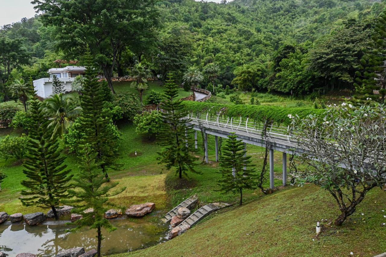 Swiss Valley Hip Resort Suan Phueng Exterior photo