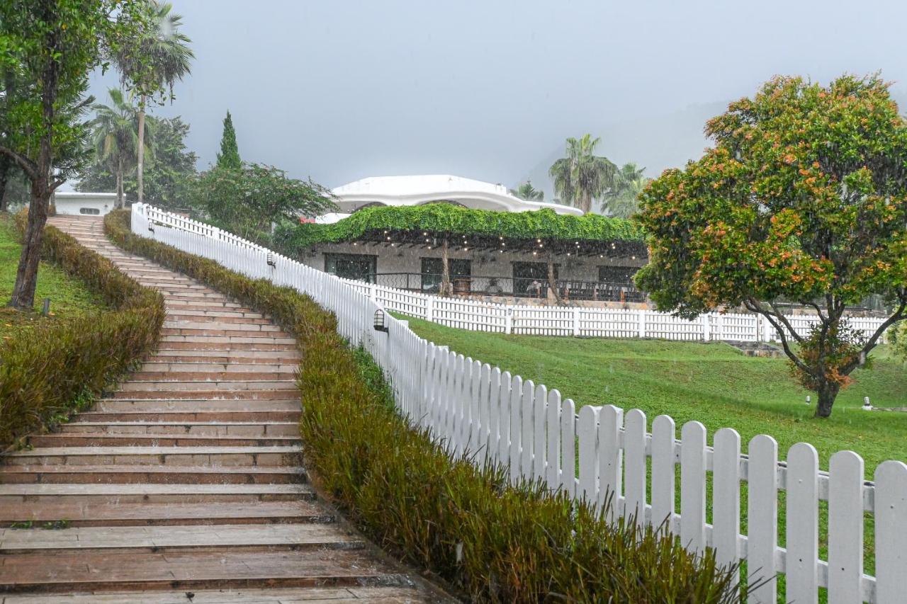 Swiss Valley Hip Resort Suan Phueng Exterior photo