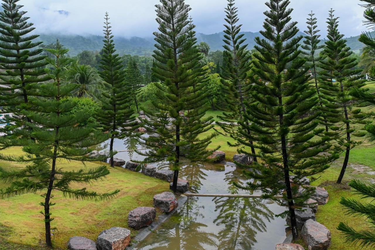 Swiss Valley Hip Resort Suan Phueng Exterior photo