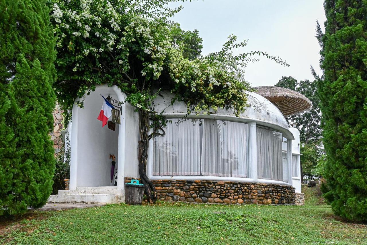 Swiss Valley Hip Resort Suan Phueng Exterior photo