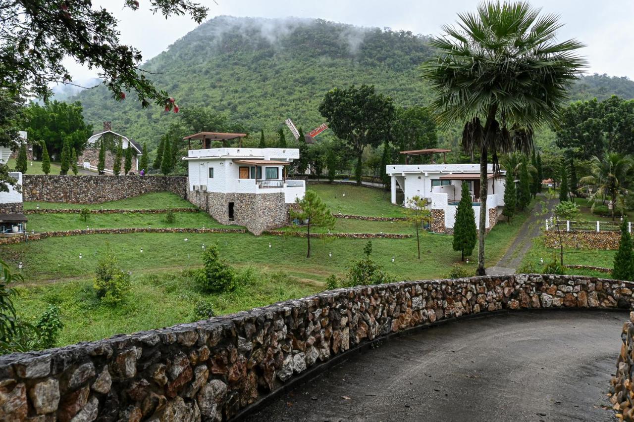 Swiss Valley Hip Resort Suan Phueng Exterior photo