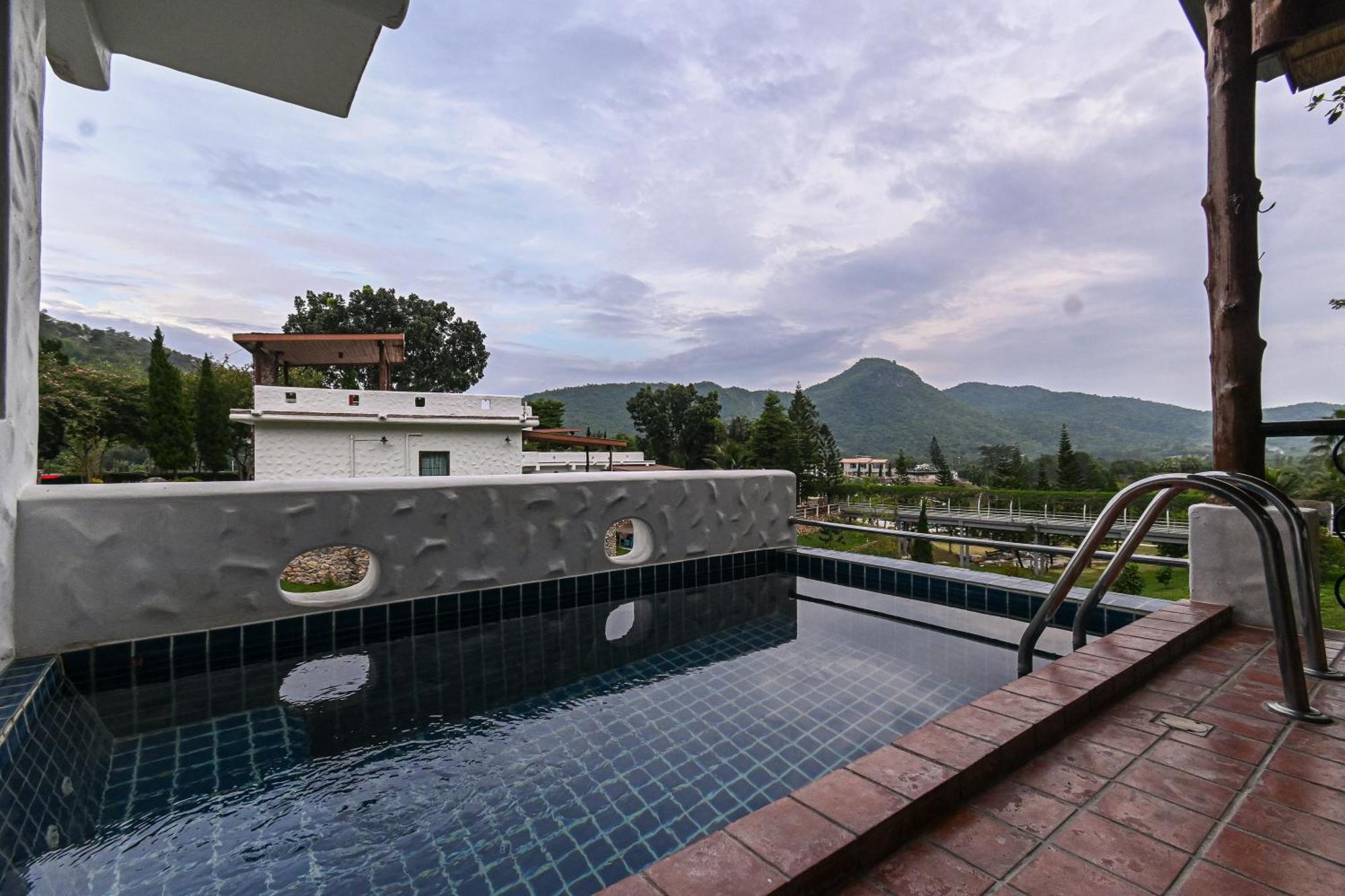 Swiss Valley Hip Resort Suan Phueng Room photo